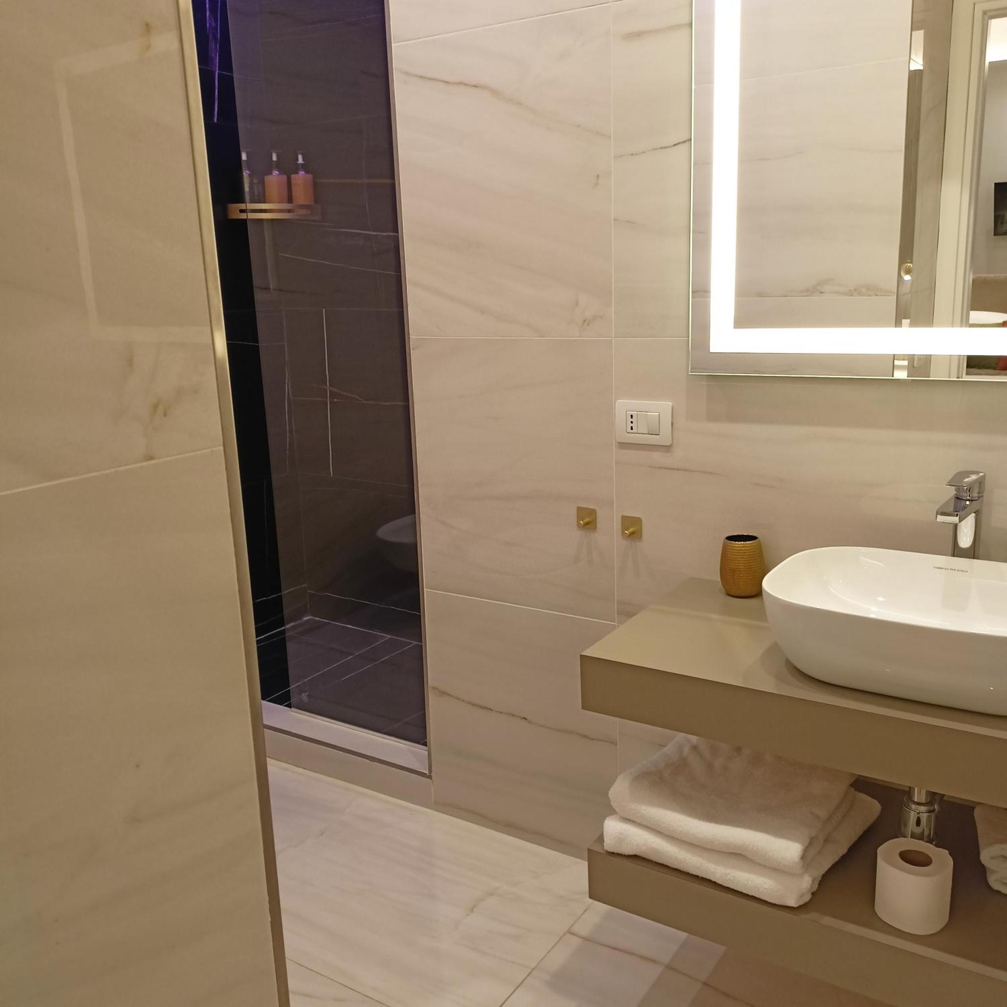 La Lepre Bovio Hotel Napoli Bagian luar foto