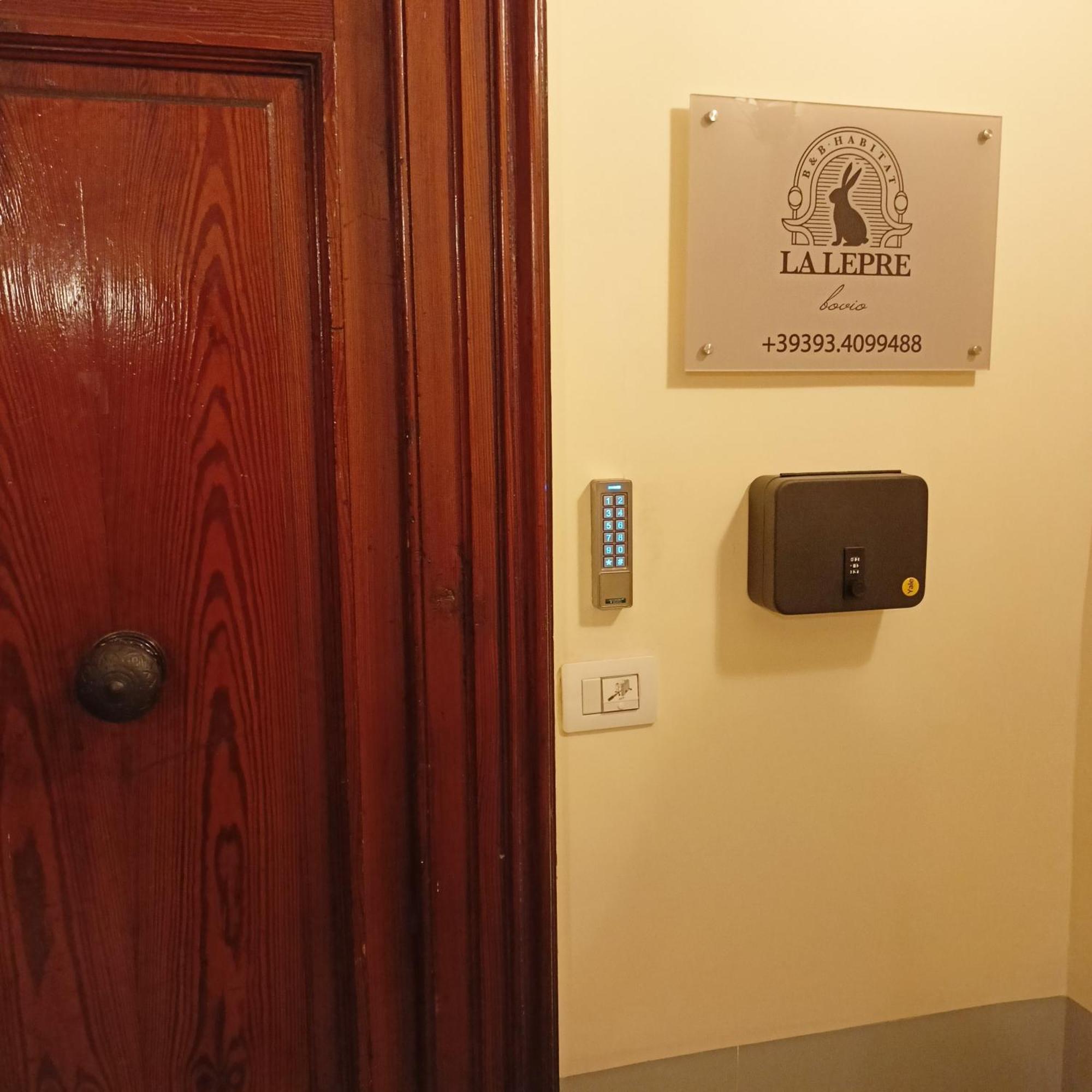 La Lepre Bovio Hotel Napoli Bagian luar foto