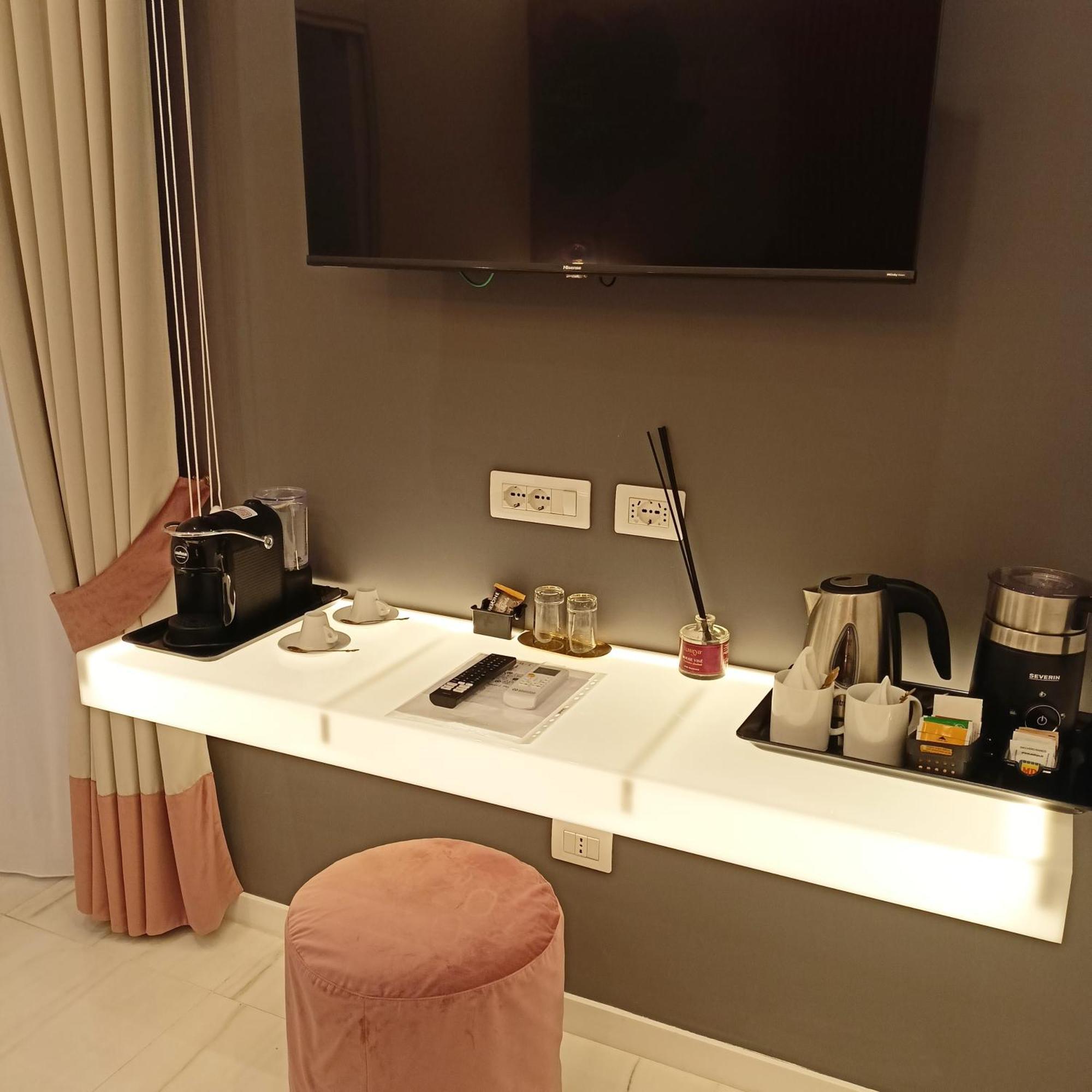 La Lepre Bovio Hotel Napoli Bagian luar foto