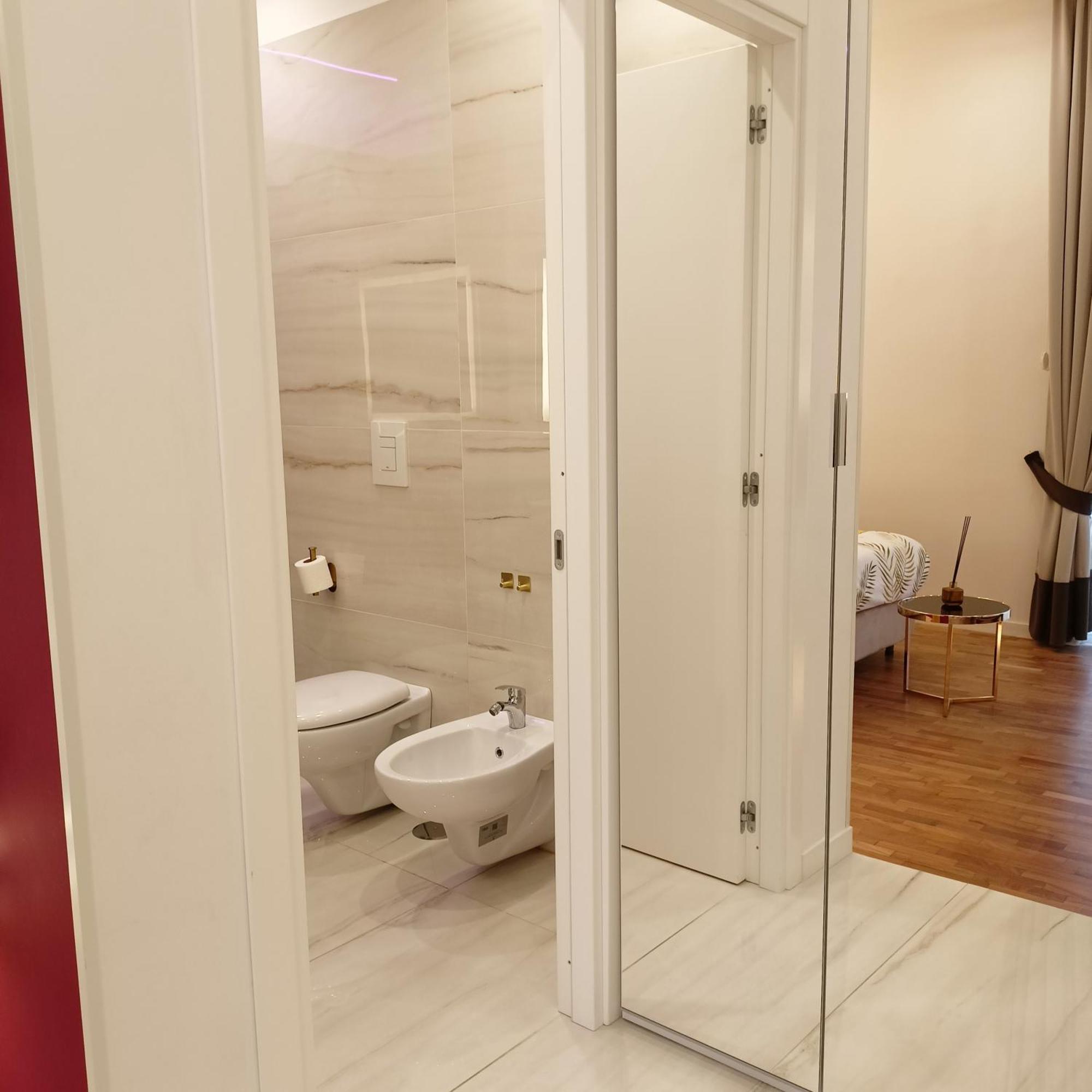 La Lepre Bovio Hotel Napoli Bagian luar foto