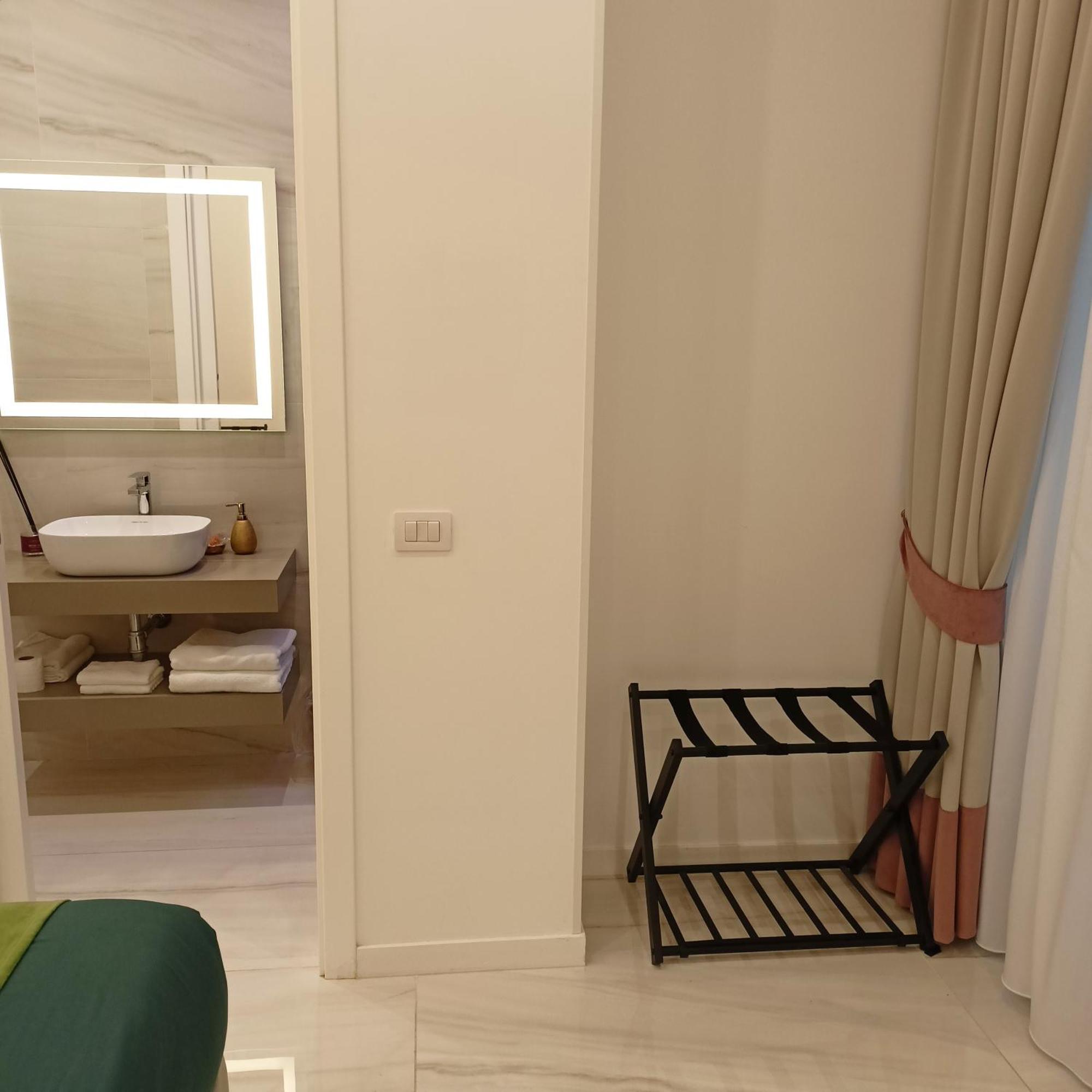 La Lepre Bovio Hotel Napoli Bagian luar foto
