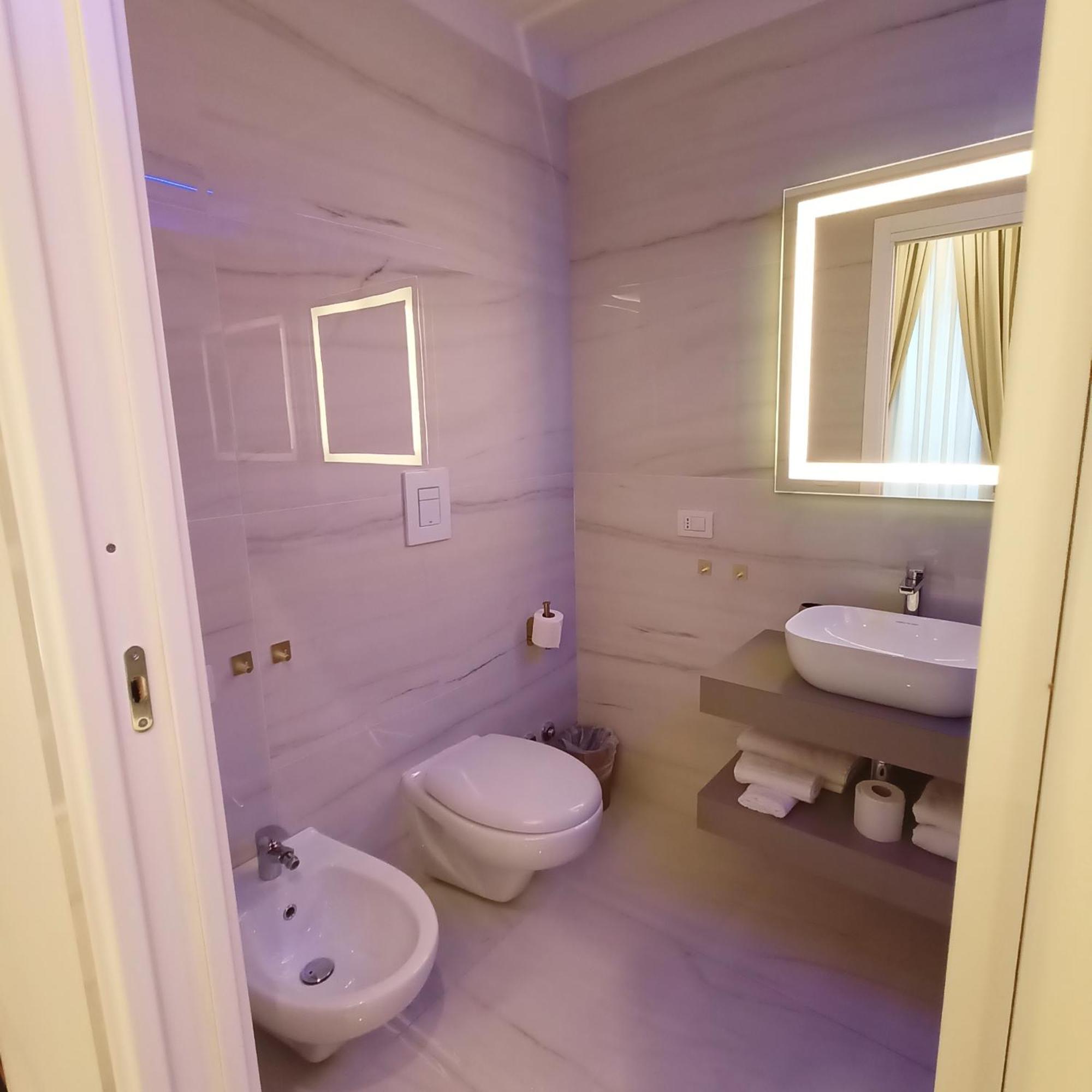 La Lepre Bovio Hotel Napoli Bagian luar foto