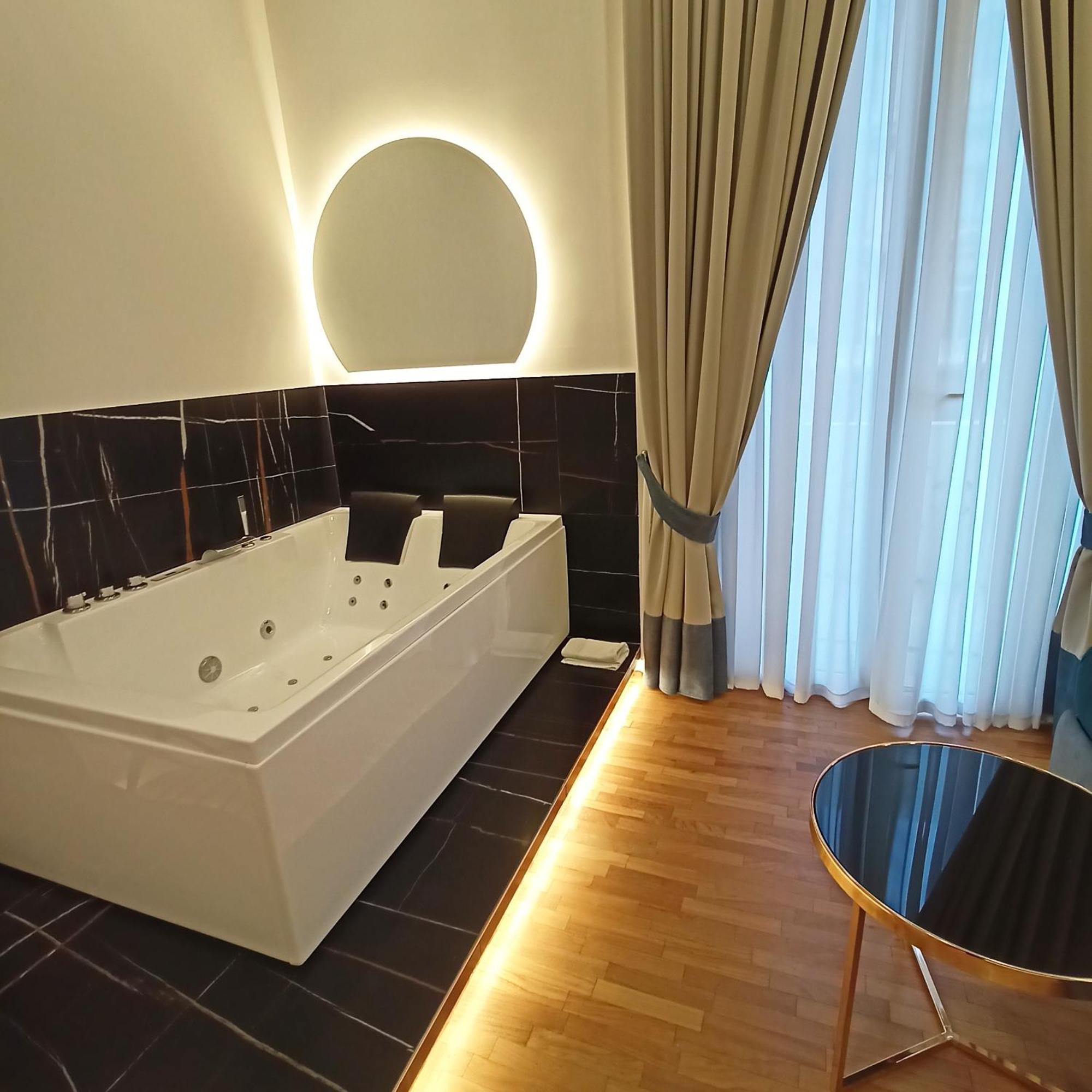La Lepre Bovio Hotel Napoli Bagian luar foto